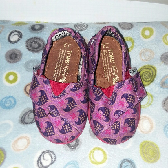 Shoes - Picture 4 of 4